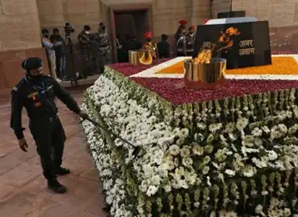 अमर जवान ज्योति पर हो रही सियासत के बीच 1971 युद्ध के हीरो का सरकार को समर्थन